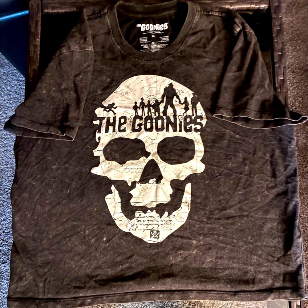 Black Graphic Tee - Short Sleeve